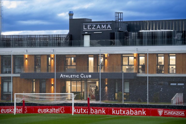 Lezamako eraikin nagusia ilunabarrean